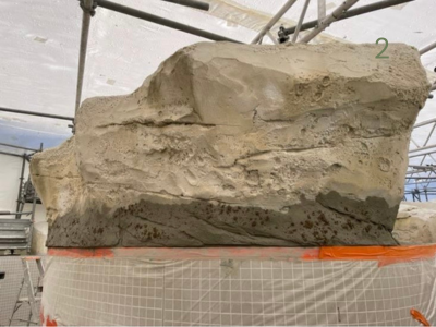 Herstel en opbouw van de zichtbare lagen tijdens restauratie van creatief betonwerk