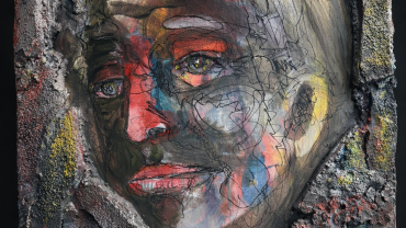 Abstract portret op canvas met schuim en EPS, gelaagd kleurgebruik en gemengde technieken.