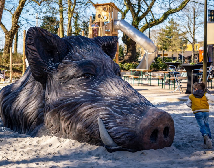 Krelis de Keiler betonnen kunstwerk en speelelement in de openbare ruimte van Nunspeet, kunstenaar Ruud Visser BRUUD